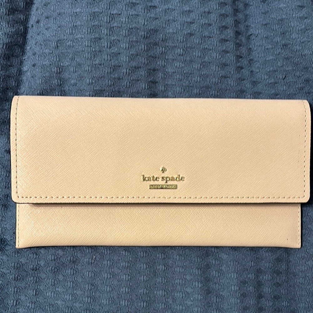 Kate Spade pink  Wallet Sophisticated Design